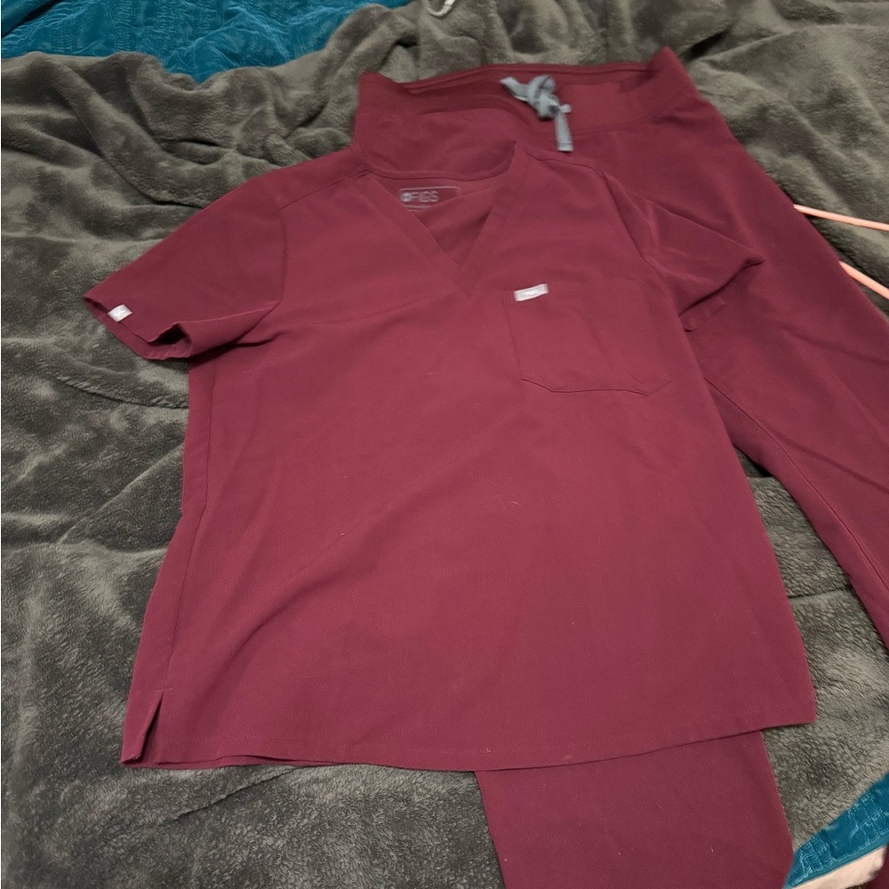 Medium figs Burgundy Scrub Set